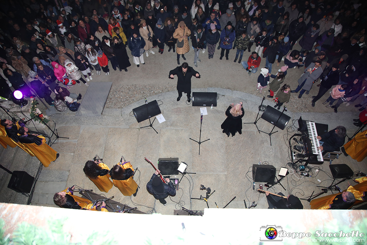 VBS_4422 -  Il Magico Paese di Natale 2024 - Spettacolo di Inaugurazione a Govone.jpg